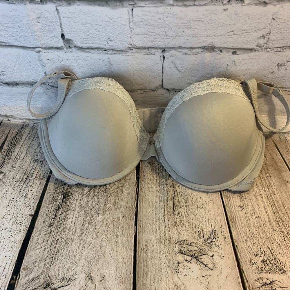 JONES NEW YORK Womenโs Signature Light Gray with Lace Underwire Bra / Size: 38D